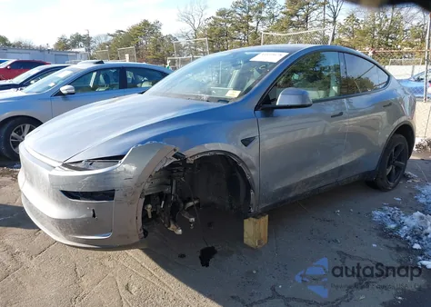 2026 Tesla Model Y Long Range Launch Series/Premium All-Wheel Drive из США, поврежденный, VIN 7SAYGDEE0TF446250